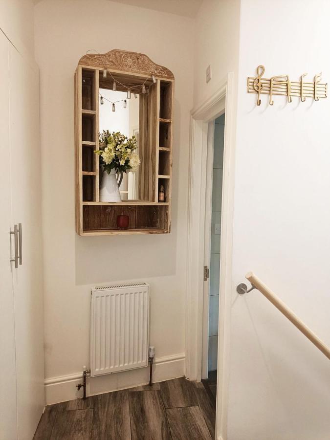 Stylish 2-Bed Flat, Quick Access To London Sights Apartment Exterior photo